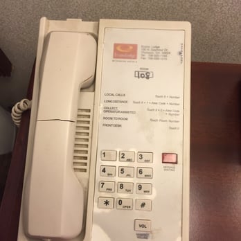Econo Lodge - Hmmmmm. The phone receiver is cracked in half, the ear rest looks to never have been cleaned! Ear gunk - Hotels Near Me - Thomson, Georgia