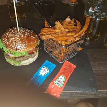 Beef Burger - Cheeseburger & Süßkartoffelpommes - Burgers Near Me - Berlin, BE