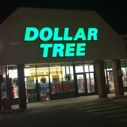 Dollar Tree of Walpole -- 1A Marketplace : 673 Main Street / Route 1A, Walpole Storefront