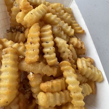 Lacoy’s - Garlic fries - Food Trucks Near Me - Wahiawa, Hawaii