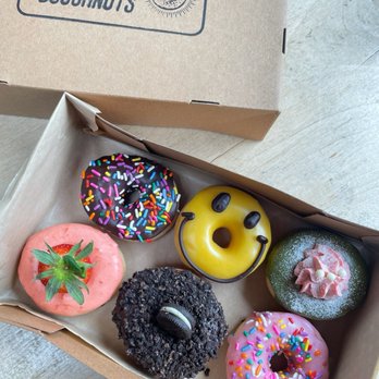 Good Town Doughnuts - Mini Assortment: Chocolate w/ sprinkles, Mango, Matcha, Strawberry, Oreo, Strawberry w/ sprinkles. - Donuts Near Me - Costa Mesa, California