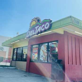 Del Taco - Outside - Mexican Near Me - Fullerton, California Del Taco - Outside - Mexican Near Me - Fullerton, California