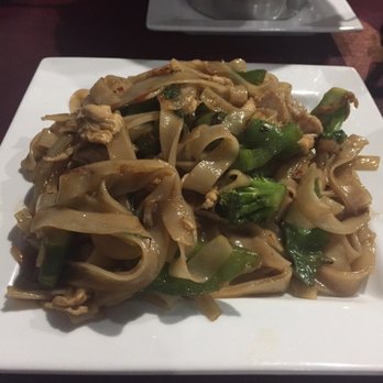 Everyday Thai - Drunken noodles with chicken - Thai Near Me - Springfield, Missouri Everyday Thai - Drunken noodles with chicken - Thai Near Me - Springfield, Missouri
