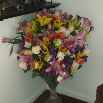 The Sea Breeze - a bouquet of flowers in a vase - Cafes Near Me - Babylon, New York The Sea Breeze - a bouquet of flowers in a vase - Cafes Near Me - Babylon, New York