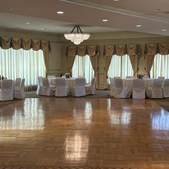 Villa Amalfi - Table set up - Italian Near Me - Cliffside Park, New Jersey Villa Amalfi - Table set up - Italian Near Me - Cliffside Park, New Jersey