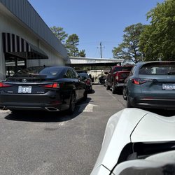 Champion Car Wash - One long line on a Friday afternoon..