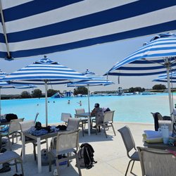 Mirada - Limited free tables with shade by the pool
