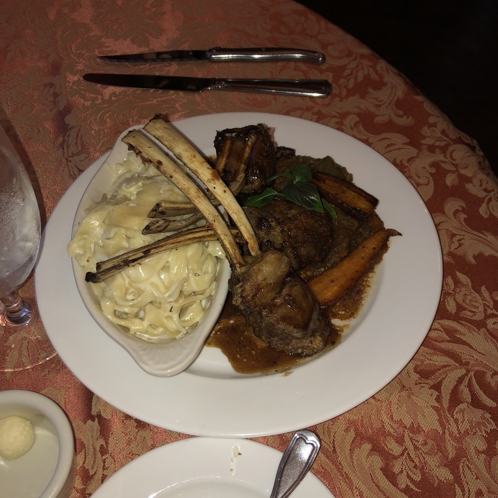 Lamb chops with fettuccine Alfredo Lamb chops with fettuccine Alfredo