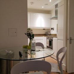 Apple Apartments - Dining and kitchen