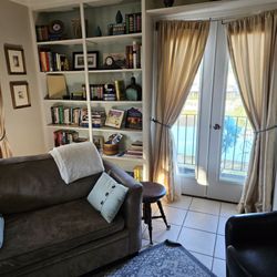 Andre's Riverview - Living area