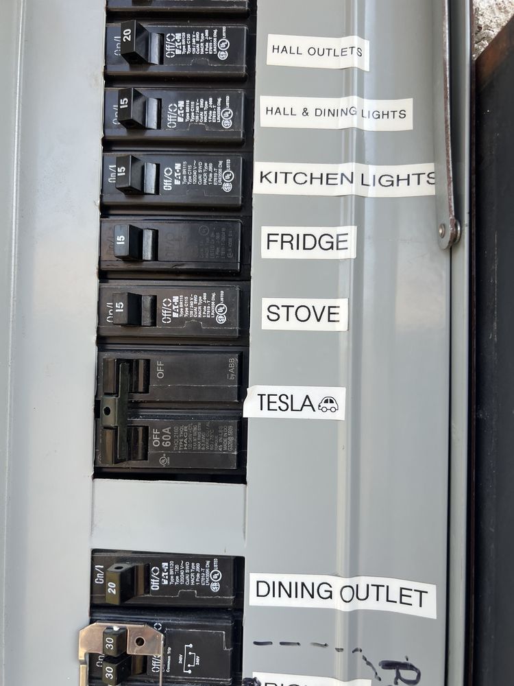 Slide of Freddys Electrical