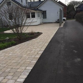 Melo Landscaping & Concrete Work - a driveway with pavers - Masonry/Concrete Near Me - Cambridge, Ontario Melo Landscaping & Concrete Work - a driveway with pavers - Masonry/Concrete Near Me - Cambridge, Ontario
