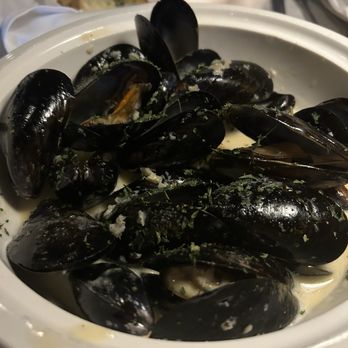 Hal's The Steakhouse - Mussels in White Wine Sauce - American Near Me - Atlanta, Georgia Hal's The Steakhouse - Mussels in White Wine Sauce - American Near Me - Atlanta, Georgia