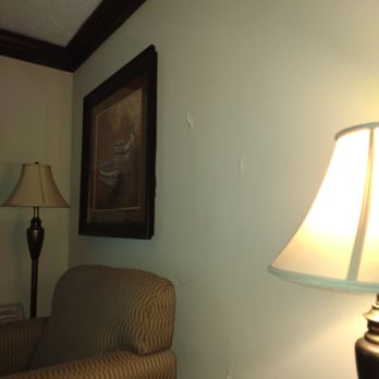 Fourwinds Lakeside & Marina - Peeling paint in the room. Really? - Resorts Near Me - Bloomington, Indiana