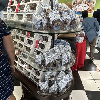 Kilwins Ice Cream - Chocolate - Fudge - Inside - Chocolatiers & Shops Near Me - St. Petersburg, Florida Kilwins Ice Cream - Chocolate - Fudge - Inside - Chocolatiers & Shops Near Me - St. Petersburg, Florida