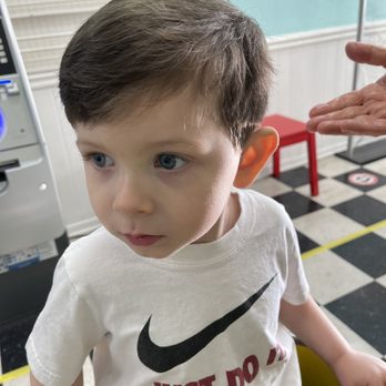 Bubble Cuts - Cut before she put product. - Kids Hair Salons Near Me - Los Angeles, California