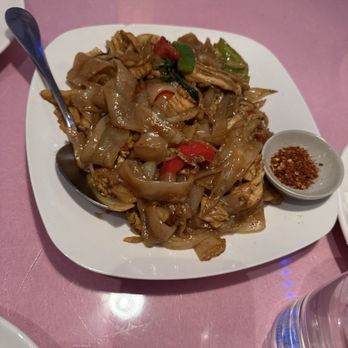 Hug Baan Thai - N5. Drunken Noodle - Thai Near Me - Sterling Heights, Michigan