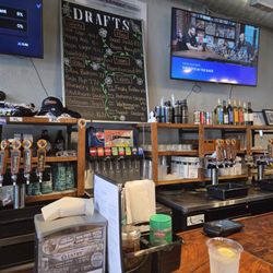 TwoBoros Brewery & Pizzeria - Bar area