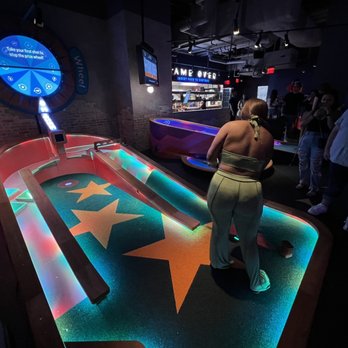 Puttshack - Miami - Mini Golf Near Me - Miami, Florida