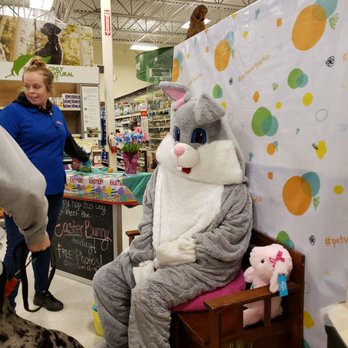 PetSmart - Free pics with Easter Bunny - Pet Training Near Me - Hillsboro, Oregon