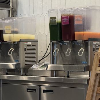 Mendocino Farms - The guava lemonade (orange) is like crack cocaine, like chik fil a good - Salad Near Me - Austin, Texas