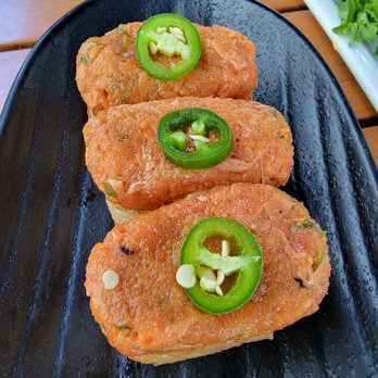 JINYA Ramen Bar - Burbank - Crispy rice with spicy tuna - Ramen Near Me - Burbank, California JINYA Ramen Bar - Burbank - Crispy rice with spicy tuna - Ramen Near Me - Burbank, California