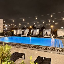 AC Hotel Miami Dadeland - Outdoor pool