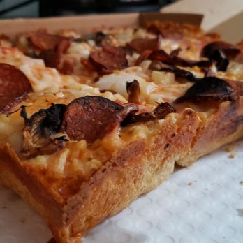 Wrecktangle Pizza - Pizza w/vegan cheese blend & vegan pepperoni ($25). Expensive, but delicious & perfectly made crust/sauce. - Pizza Near Me - Minneapolis, Minnesota Wrecktangle Pizza - Pizza w/vegan cheese blend & vegan pepperoni ($25). Expensive, but delicious & perfectly made crust/sauce. - Pizza Near Me - Minneapolis, Minnesota