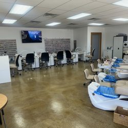 Happy Nails and Spa - Inside the store