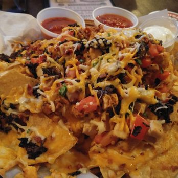 McKibbin's Irish Pub - Nacho plate with chicken - Irish Pub Near Me - Montreal, Quebec McKibbin's Irish Pub - Nacho plate with chicken - Irish Pub Near Me - Montreal, Quebec