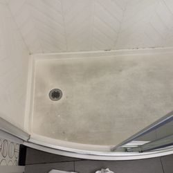 Holiday Inn & Suites Decatur-Forsyth - This is a disgusting shower.