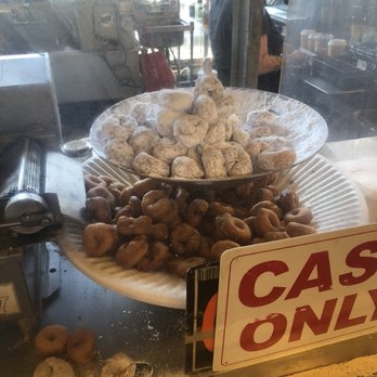 Daily Dozen Doughnut - Bakeries Near Me - Seattle, Washington