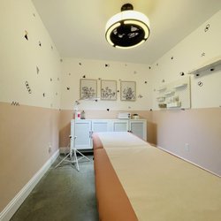Skin And Brow Ink Boutique - Service Room