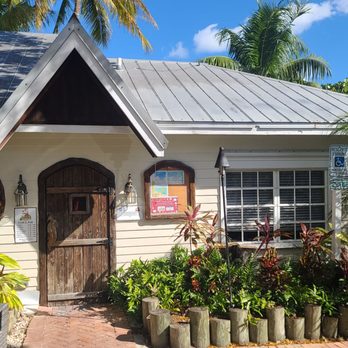 Buzzard's Roost Grill & Pub - Seafood Near Me - Key Largo, Florida