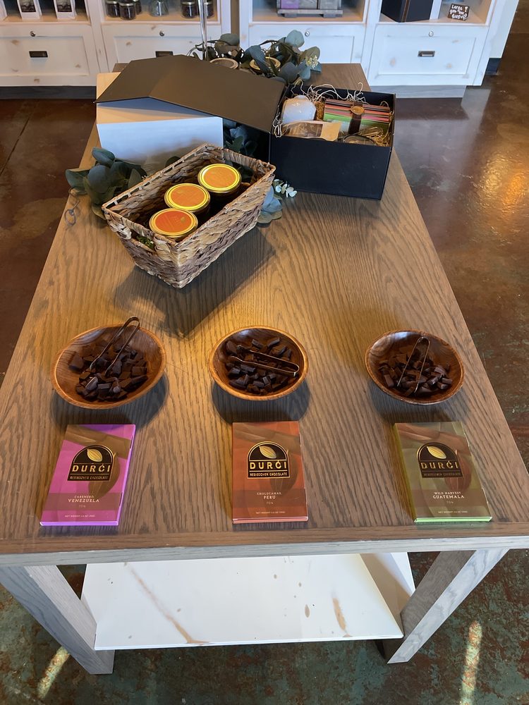 Durci Chocolate Logo