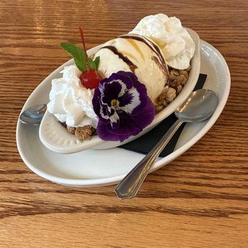 The Nantucket Lobster Trap - Apple crisp with vanilla ice cream - Seafood Near Me - Nantucket, Massachusetts The Nantucket Lobster Trap - Apple crisp with vanilla ice cream - Seafood Near Me - Nantucket, Massachusetts