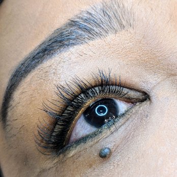 The Lash Lounge - Basic Classic Full Set by Chelsey - Eyelash Service Near Me - Columbus, Ohio