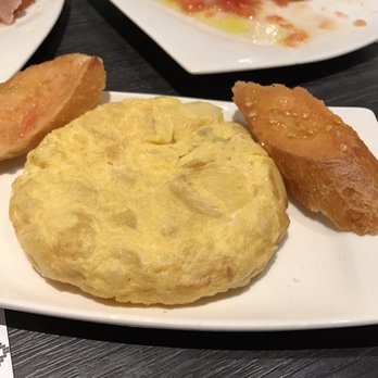 Vinitus - Potatoes omlette - Tapas Bars Near Me - Barcelona, B Vinitus - Potatoes omlette - Tapas Bars Near Me - Barcelona, B