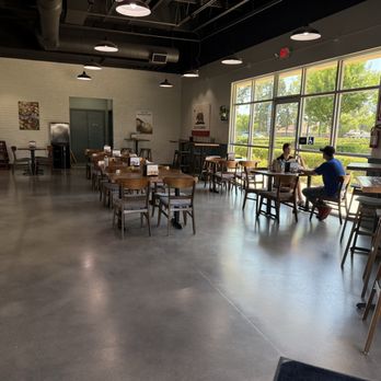 Cali Rays Sourdough Deli - Inside seating - Soup Near Me - Bakersfield, California