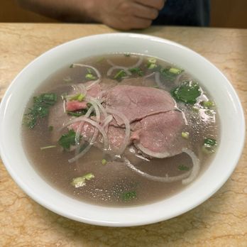 Stadium Pho - Rare beef pho - Vietnamese Near Me - Honolulu, Hawaii