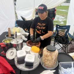 Hello Friend Night Market - Making a fresh Laotian papaya salad!