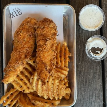 Bruxie - Love their ranch! Delish! - Chicken Shop Near Me - Long Beach, California