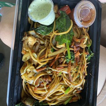 Momo Fomo - Yeti noodles with tofu - Food Trucks Near Me - Los Angeles, California Momo Fomo - Yeti noodles with tofu - Food Trucks Near Me - Los Angeles, California