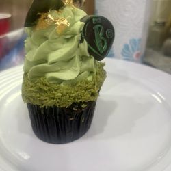 Rich B (Dubai chocolate - pistachio icing, kataifi, chocolate cake)