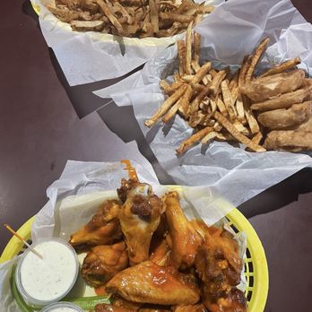 Zipps Sports Grill - Sports Bars Near Me - Tempe, Arizona Zipps Sports Grill - Sports Bars Near Me - Tempe, Arizona
