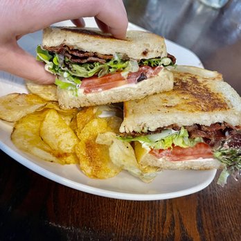 The Horse Radish - BLT Sandwich w/chips - New American Near Me - Carlton, Oregon