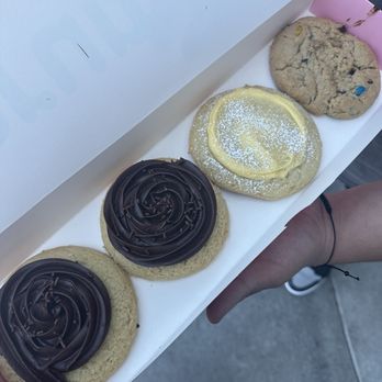 Crumbl - Hawthorne - Cookies - Bakeries Near Me - Hawthorne, California Crumbl - Hawthorne - Cookies - Bakeries Near Me - Hawthorne, California