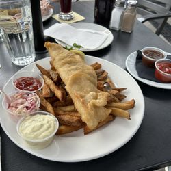 MJ Byrne's Irish Pub - Classic fish and chips