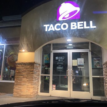 Taco Bell - doors say open to 7 or later and its 6:45 lights are off, drive thru blocked - Fast Food Near Me - Draper, Utah