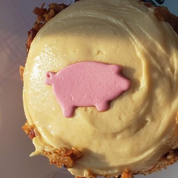 Windy City Smokeout - Bourbon Bacon Cupcake by Sprinkles - Festivals Near Me - Chicago, Illinois Windy City Smokeout - Bourbon Bacon Cupcake by Sprinkles - Festivals Near Me - Chicago, Illinois